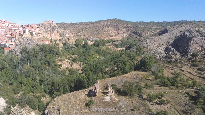 Imagen aérea del perímetro que abarca el proyecto de custodia. Con Castielfabib al fondo y el convento en primer plano